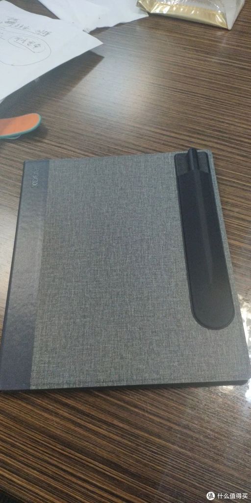 Note Air 原廠皮套的筆套位置